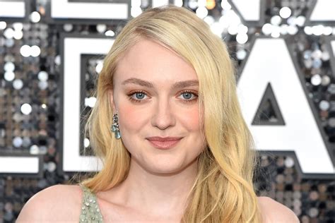 Dakota Fanning's elegant accessories and bold red lip at the premiere